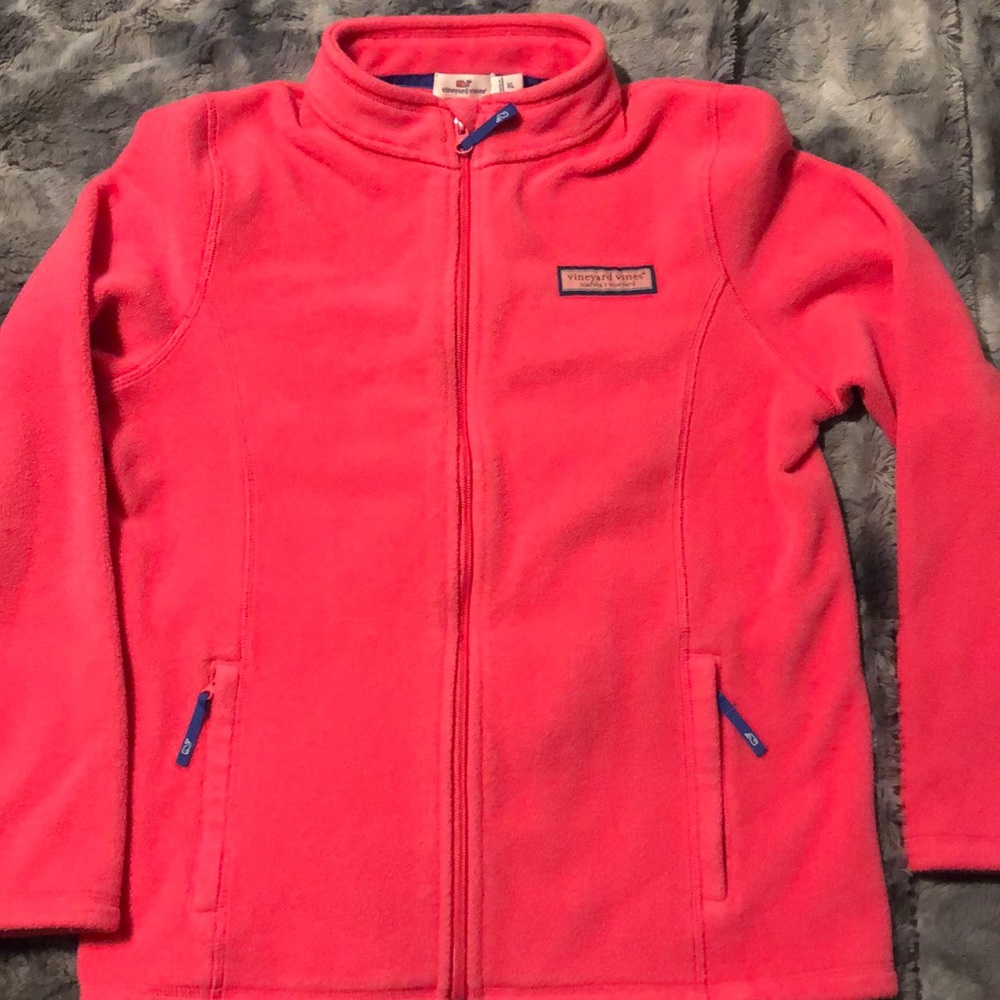 Vineyard vine fleece jacket. Girls size extra large (not women’s)💕